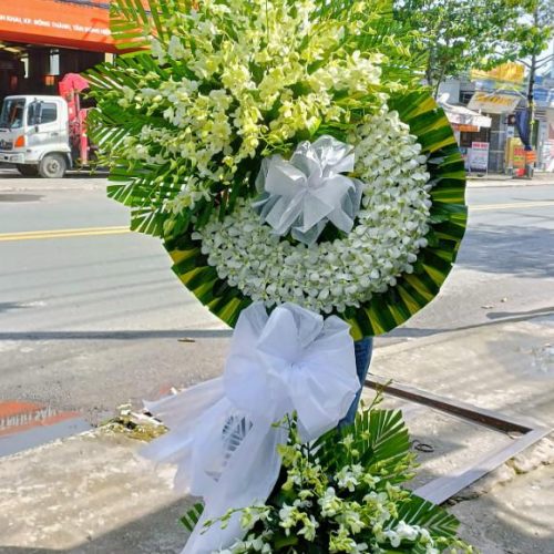 Vòng hoa lan trắng vàng nhạt Đà Nẵng