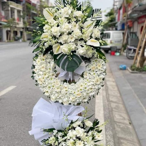 Vòng hoa cúc trắng viền lá to Đà Nẵng