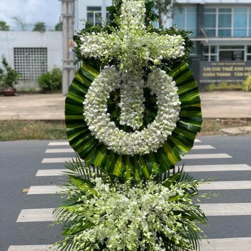 Vòng hoa thánh giá lan trắng Đà Nẵng
