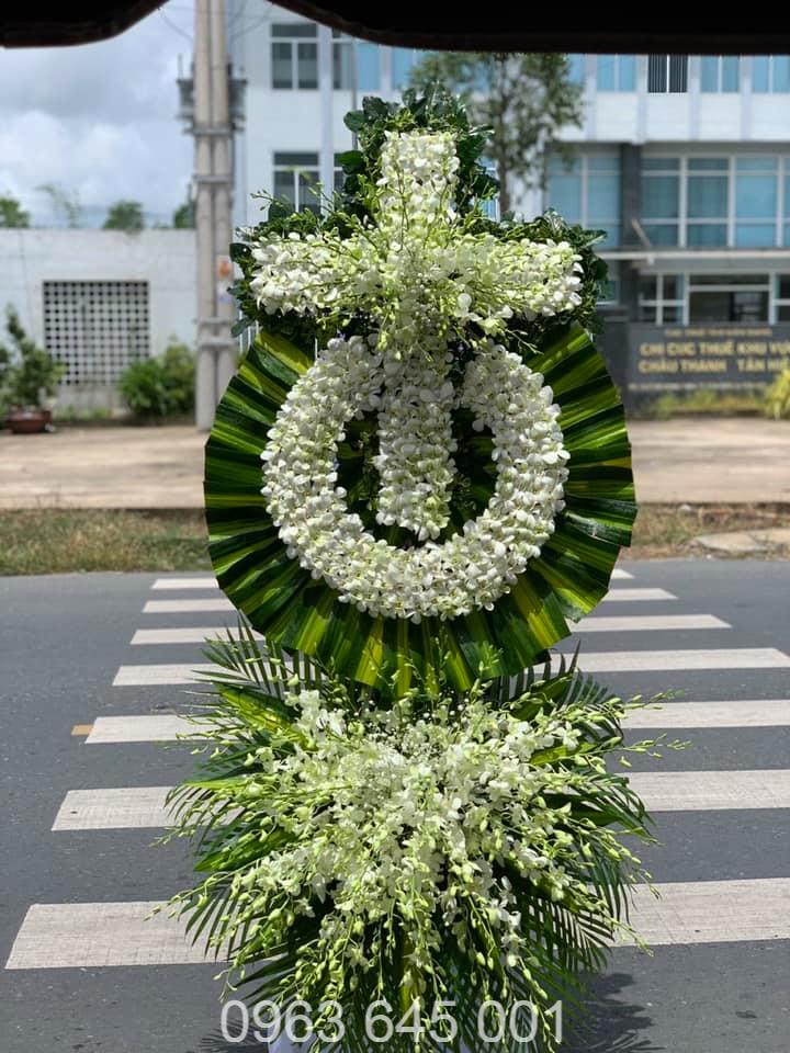 Vòng hoa thánh giá lan trắng Đà Nẵng