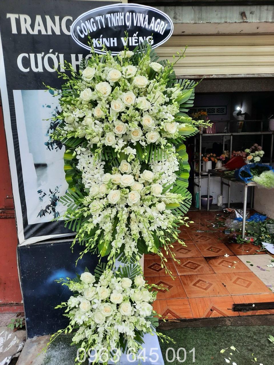 Giao vòng hoa chia buồn ở Đà Nẵng