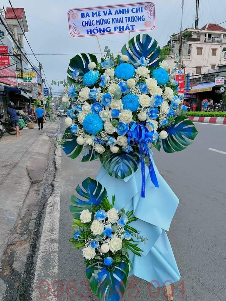 Lẵng hoa xanh dương trắng khai trương Đà Nẵng