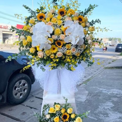 Lẵng hoa hướng dương lan trắng khai trương Đà Nẵng