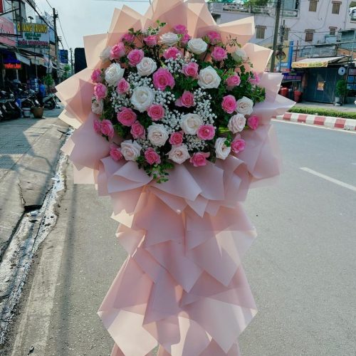 Lẵng hoa hồng trắng phấn khai trương Đà Nẵng