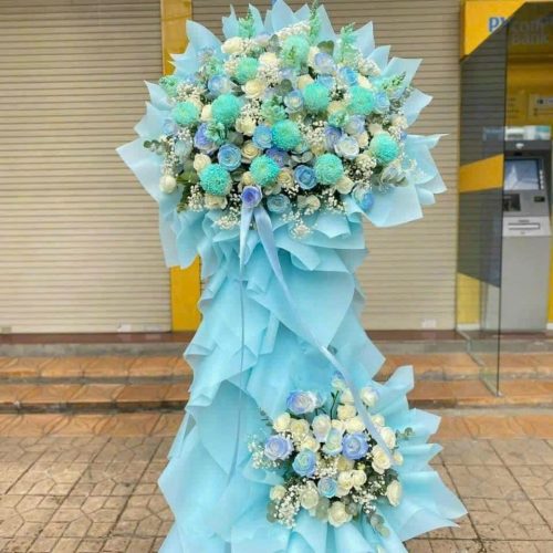 Lẵng hoa nhuộm xanh khai trương Đà Nẵng