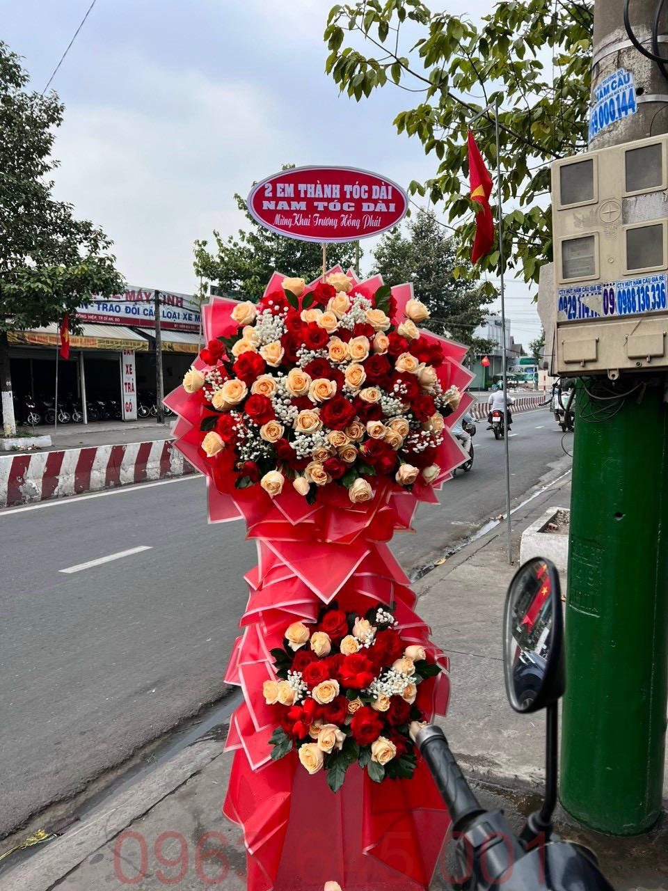 Lẵng hoa hồng đỏ kem khai trương Đà Nẵng