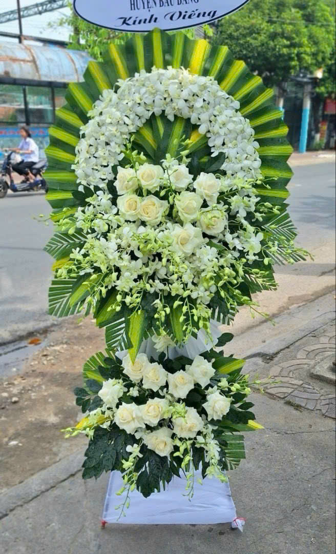 Đặt giao vòng Hoa tang lễ, vòng hoa viếng đám tang uy tín, tiện lợi tại Đà Nẵng